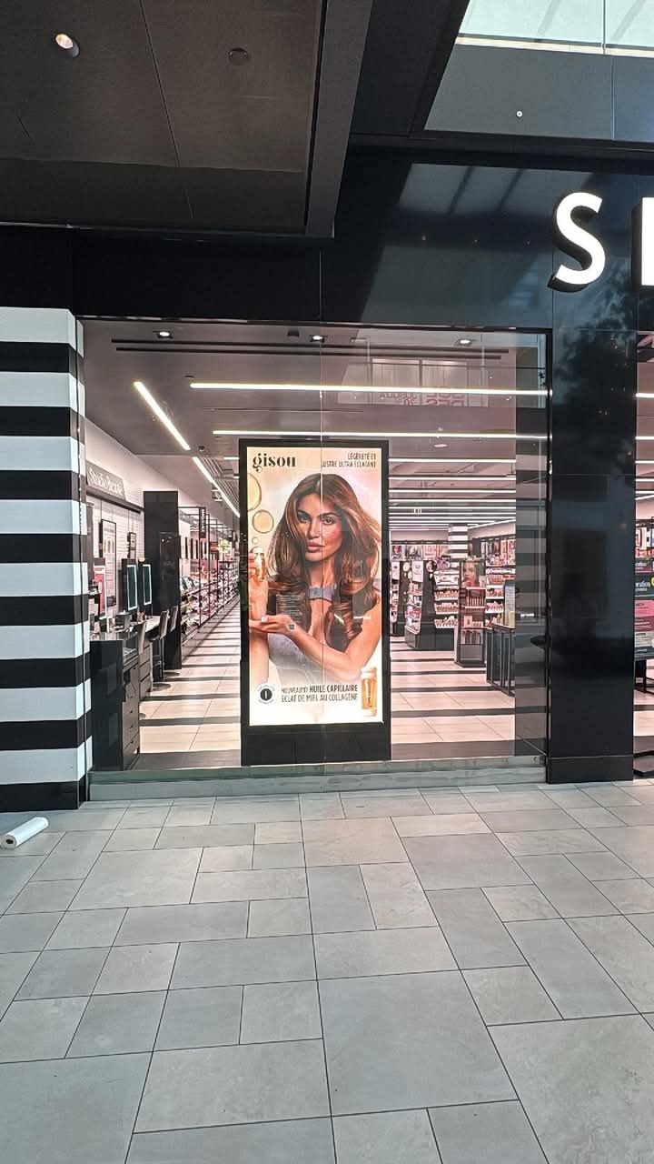 Vitrine commerciale vitrée Sephora